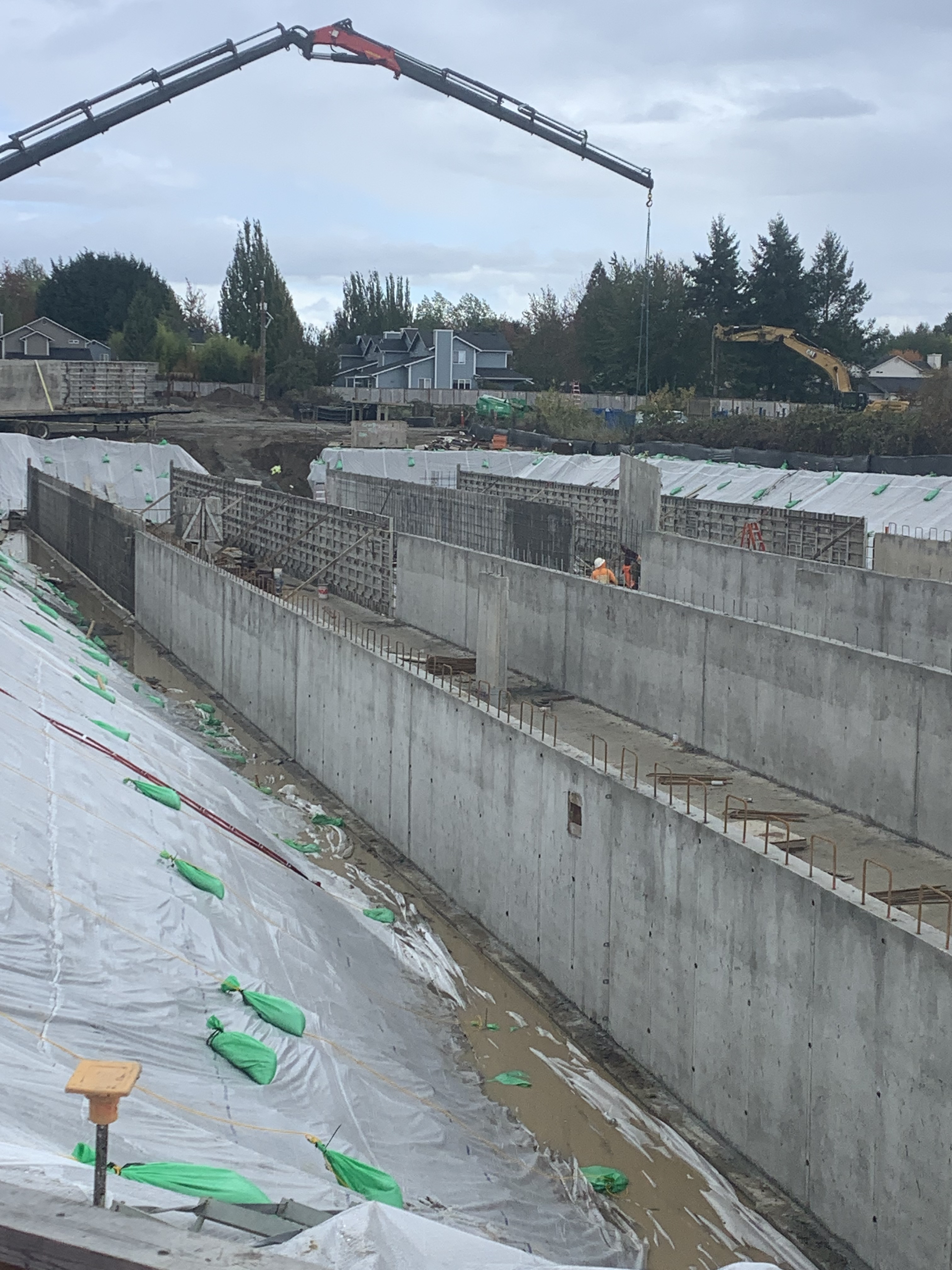 Detention vault gang form installation